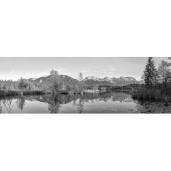 Seeblick zum Karwendel - Panorama schwarz weiß