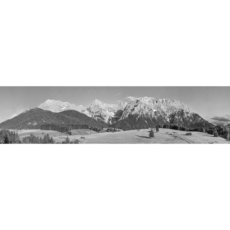 Karwendelmassiv - Buckelwiesen Panorama schwarz-weiß