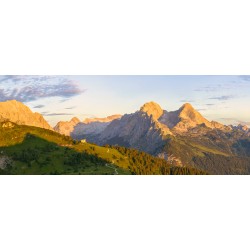 Schachen im goldenen Licht
Königshaus von Ludwig II mit Zugspitzplatt Hochblassen und Alpspitze
