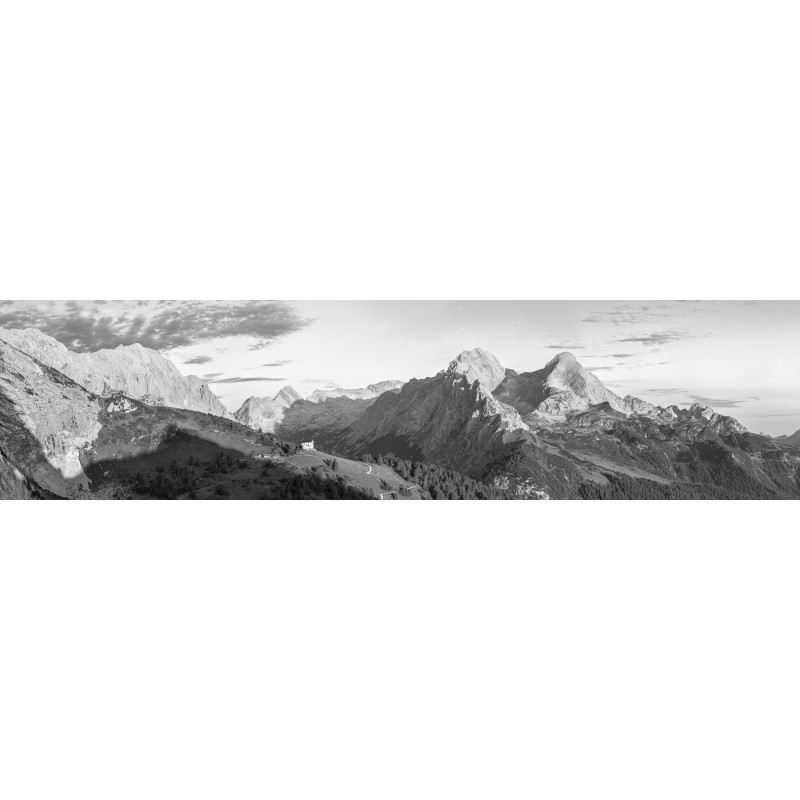 Panorama am Schachen - goldenes Licht - schwarz-weiß
