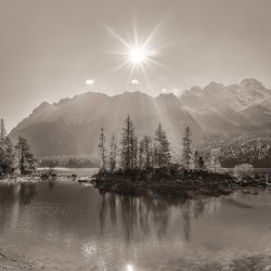 Eibsee Zugspitze im Quadrat sepia