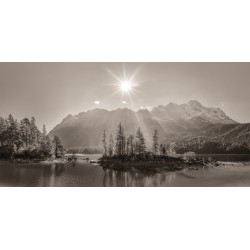 Braxeninsel im Eibsee mit Zugspitzmassiv sepia