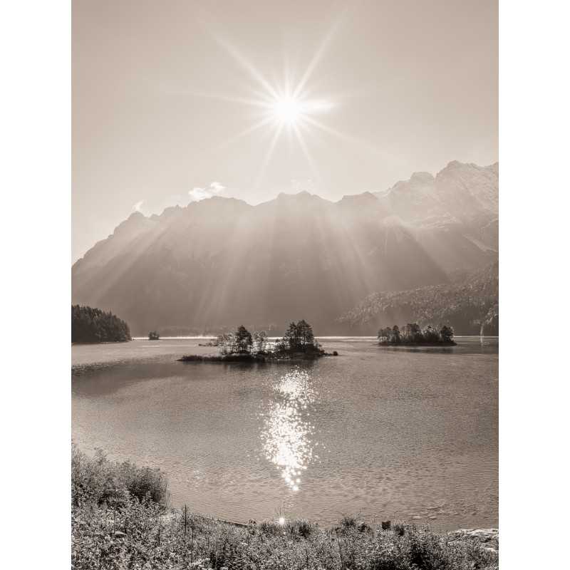 Eibsee mit Inseln - hochkant sepia