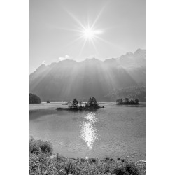 Eibsee - Inseln und Sonnenspieglung sw