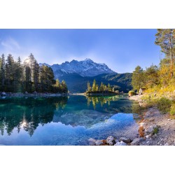 Idyllischer Blick vom Eibsee zur Zugspitze